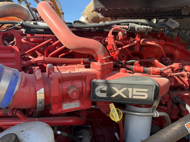 2021-kenworth-t880-image-15