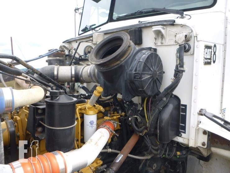 2000-peterbilt-330-image-19