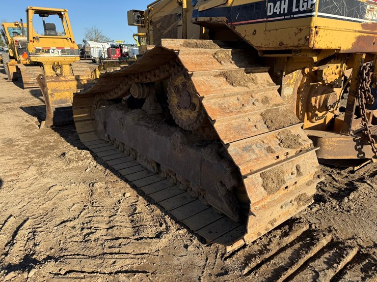 caterpillar-d4h-lgp-image-64