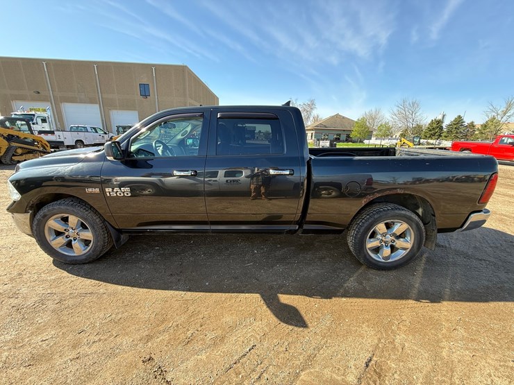 2016-dodge-1500-image-2