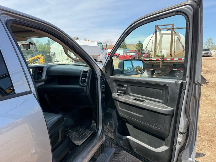 2021-dodge-2500-image-32