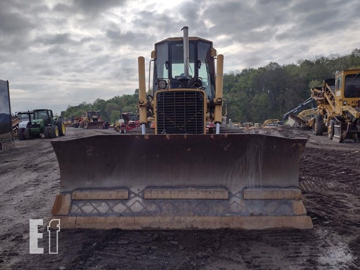 2004-deere-750c-lt-image-2