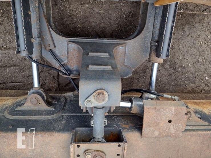 2016-case-850m-image-24