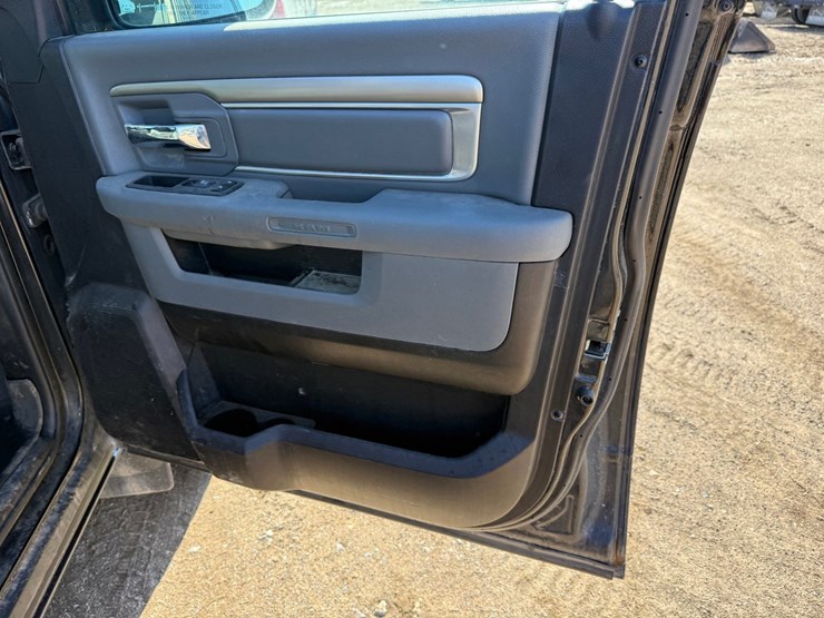 2016-dodge-1500-image-31