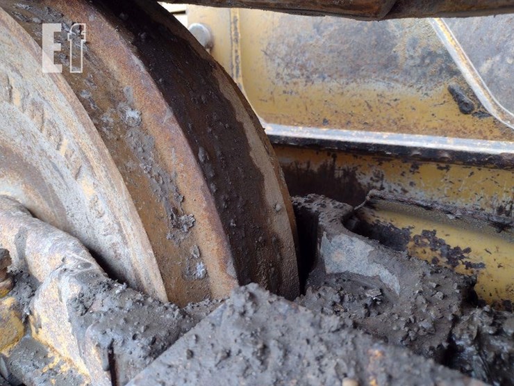 2007-deere-700j-xlt-image-13