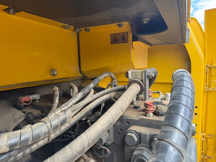 komatsu-pc490-lc-11-image-65