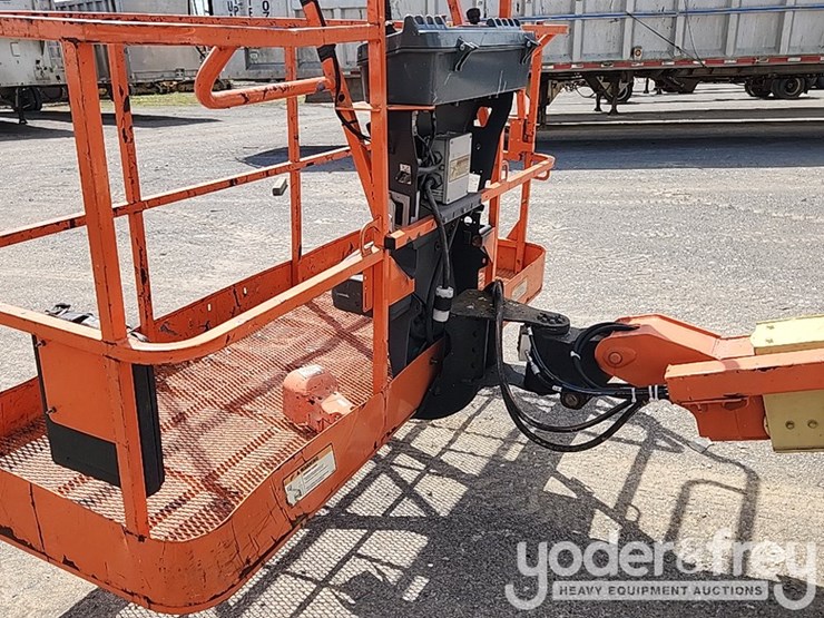 2016-jlg-400s-image-27