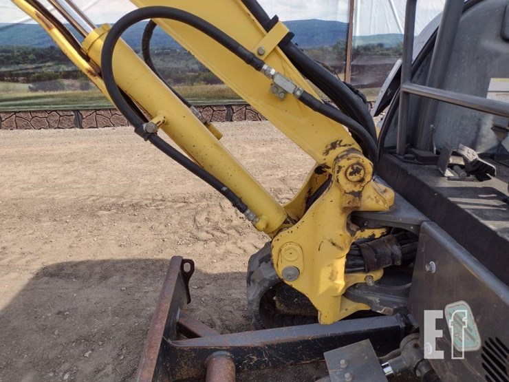 2012-new-holland-e27b-image-23