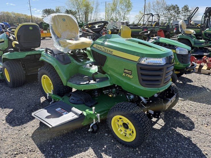john-deere-x758-image-1