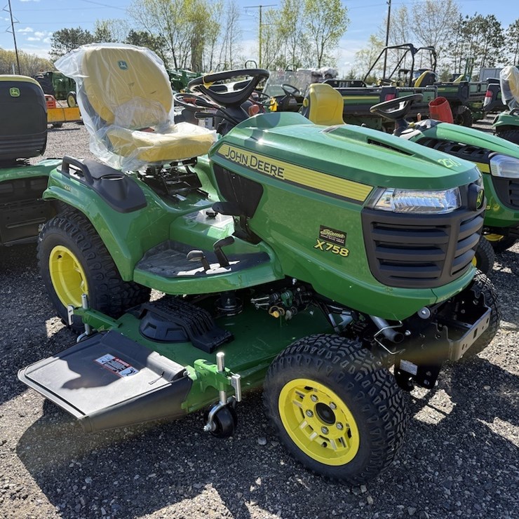 JOHN DEERE X758