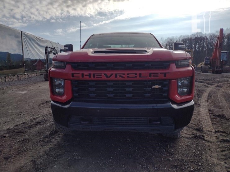 2022-chevrolet-silverado-2500hd-image-2