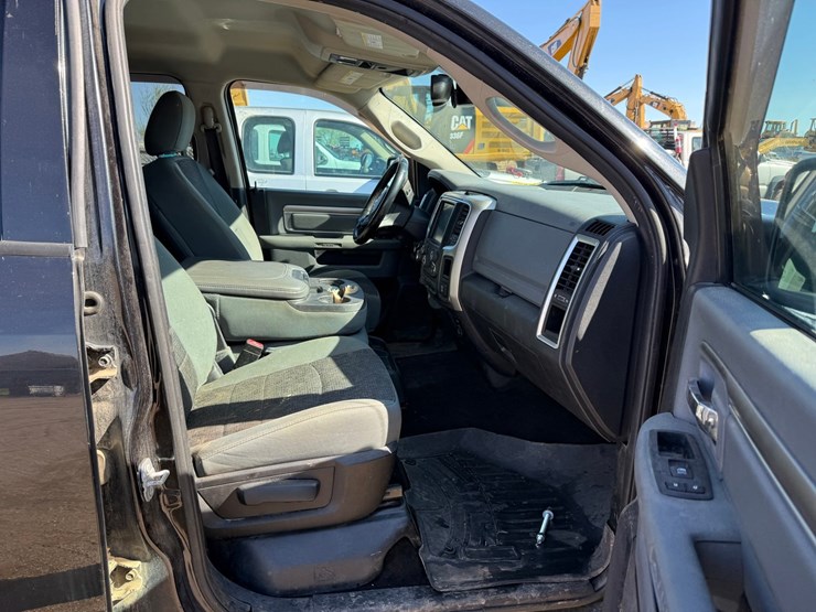 2016-dodge-1500-image-32