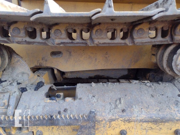 2004-deere-750c-lt-image-17