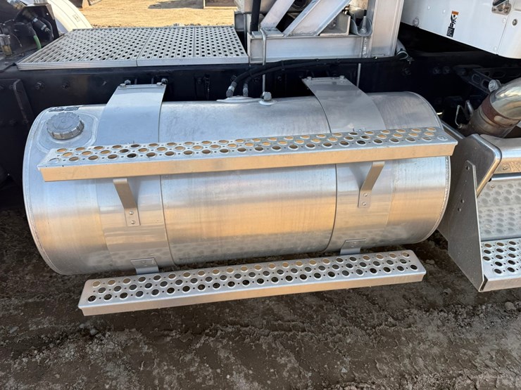 2021-kenworth-t880-image-51
