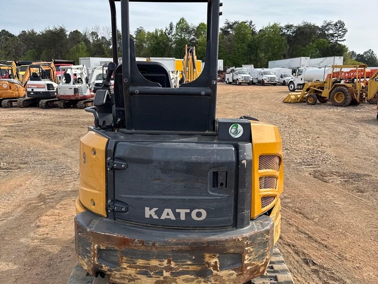 2019-kato-hd35v4-hydraulic-mini-excavator-image-4
