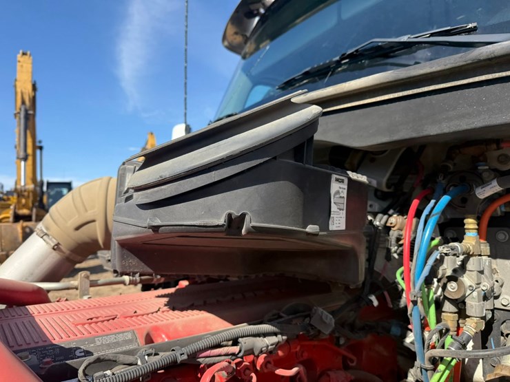 2021-kenworth-t880-image-24