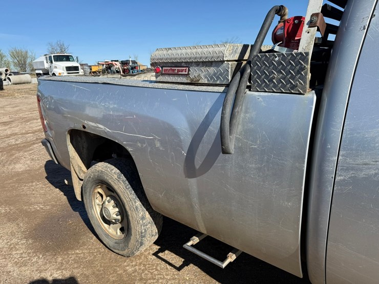 2013-chevrolet-2500-image-25