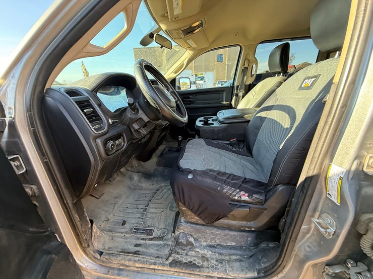 2021-dodge-2500-image-39