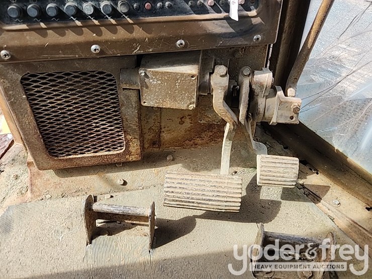 caterpillar-d6h-image-36