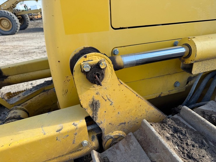 2014-komatsu-d51pxi-image-18