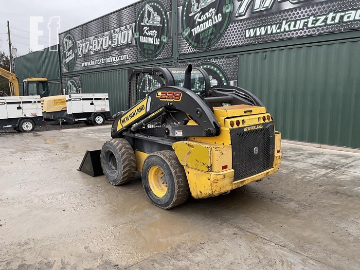 2018-new-holland-l228-image-2