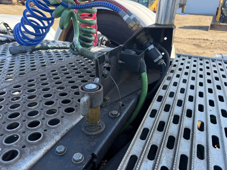 2021-kenworth-t880-image-54