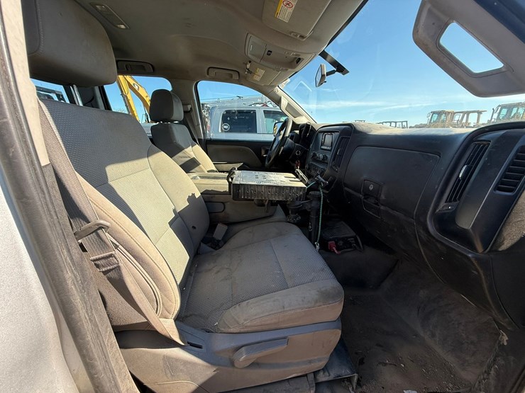 2015-chevrolet-2500-image-25