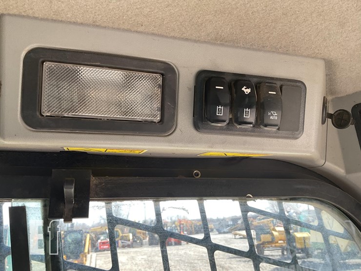 2023-caterpillar-299d3-xe-image-14