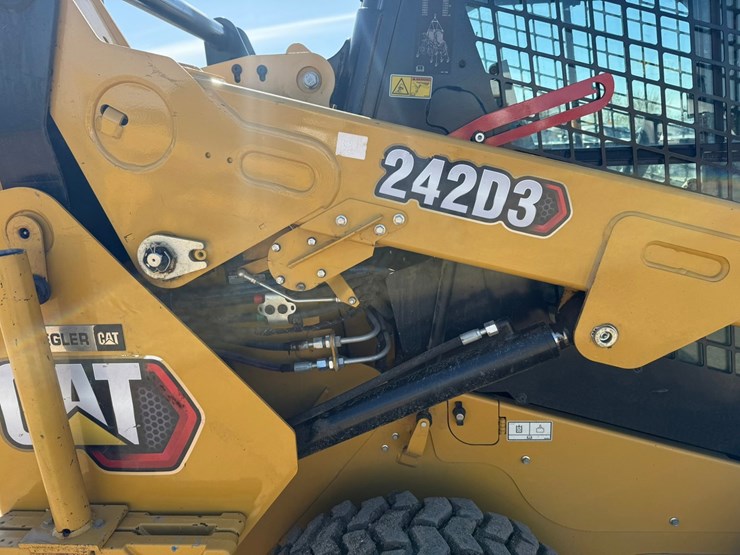 caterpillar-242d3-image-25