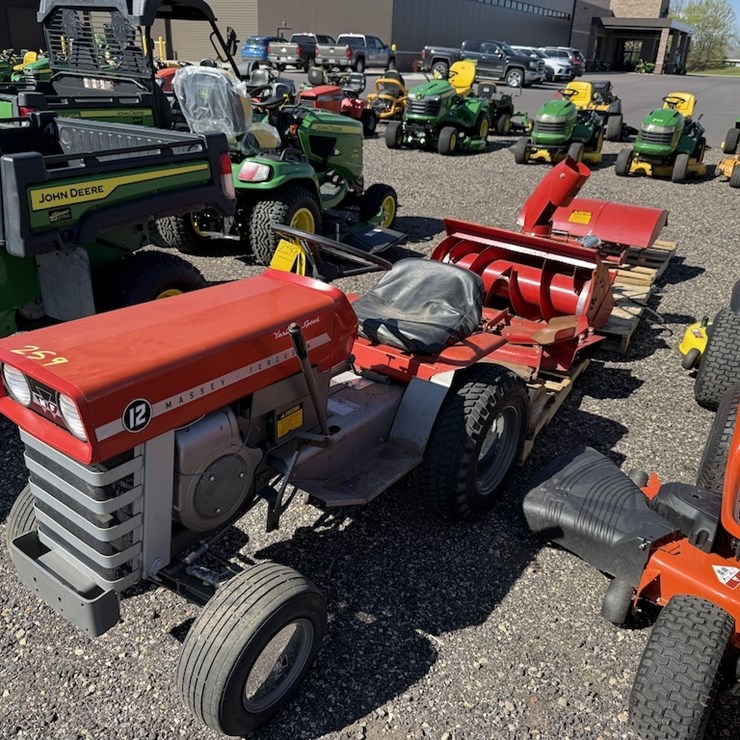 MASSEY-FERGUSON 12
