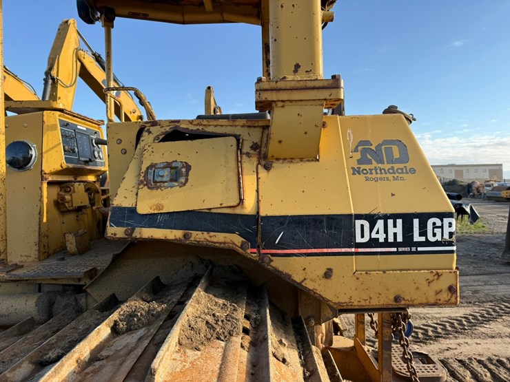 caterpillar-d4h-lgp-image-22