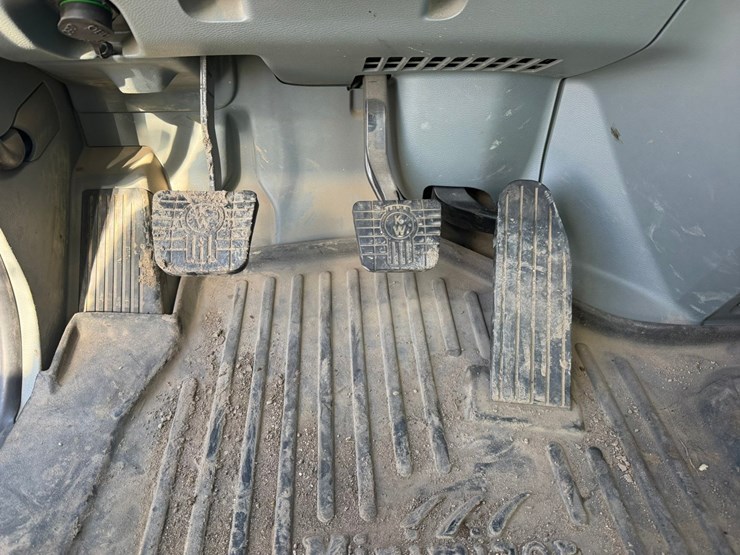 2021-kenworth-t880-image-74