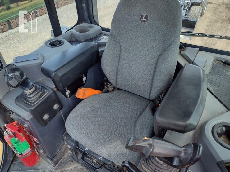 2021-deere-750l-lgp-image-12