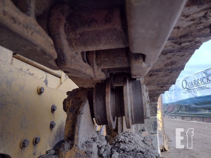 2004-deere-750c-lt-image-30