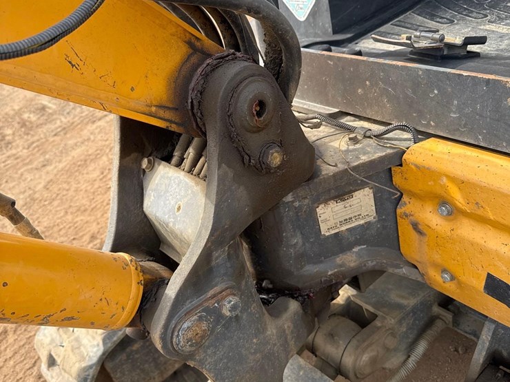 2019-kato-hd35v4-hydraulic-mini-excavator-image-13