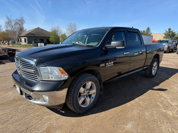 2016-dodge-1500-image-1