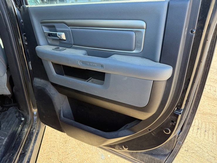 2016-dodge-1500-image-29