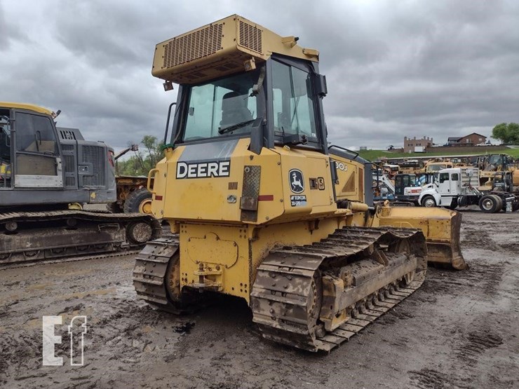 2007-deere-700j-xlt-image-37