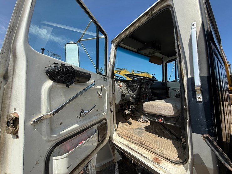 1993-ford-l8000-image-43