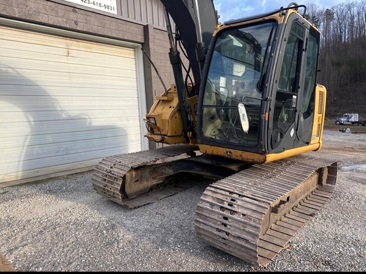 2012-deere-135d-image-8