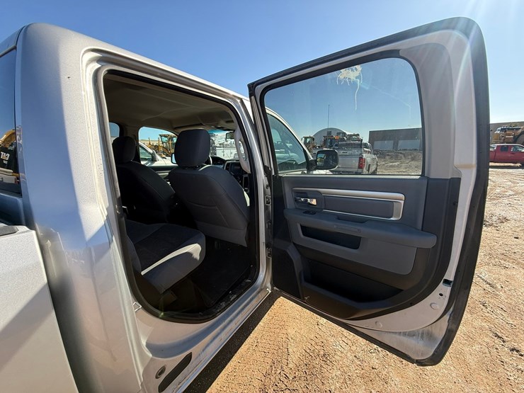 2016-dodge-1500-image-31