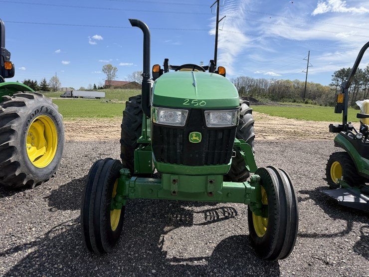 john-deere-5045e-image-2