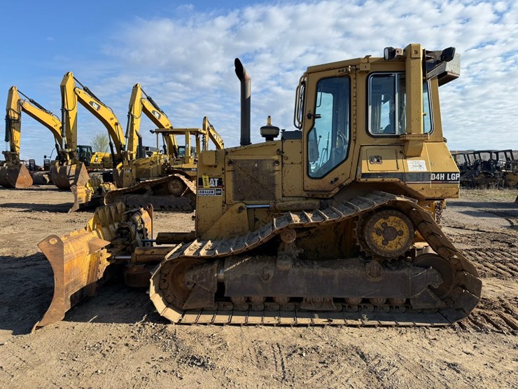 caterpillar-d4h-lgp-image-2