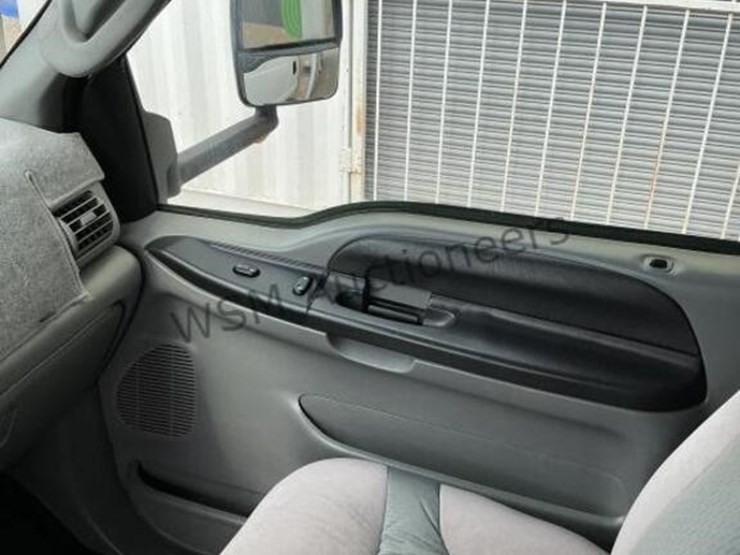 2007-ford-f550-image-30