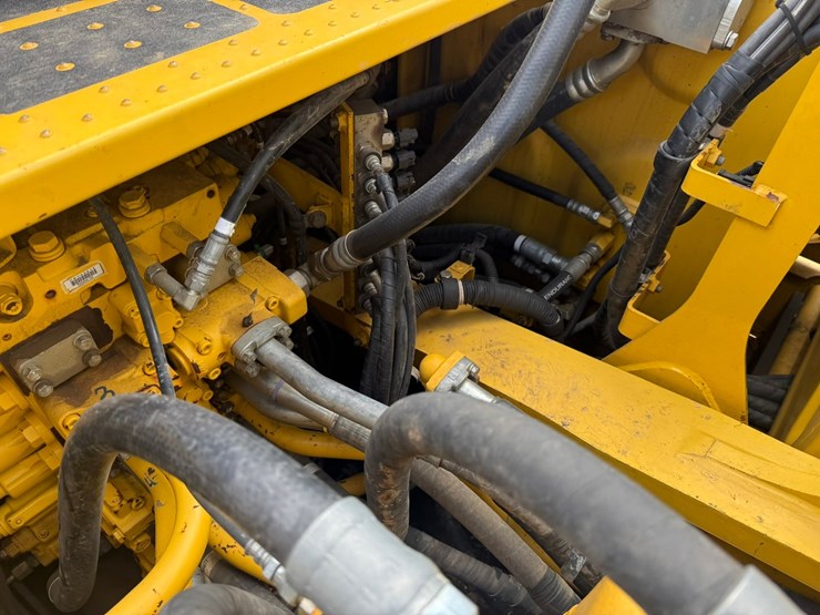 komatsu-pc490-lc-11-image-31