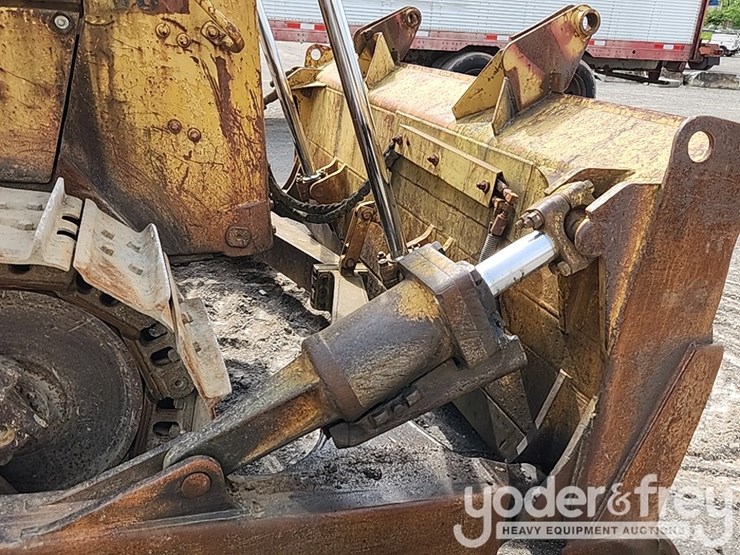 caterpillar-d6h-image-9