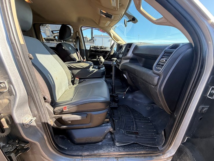 2021-dodge-2500-image-35