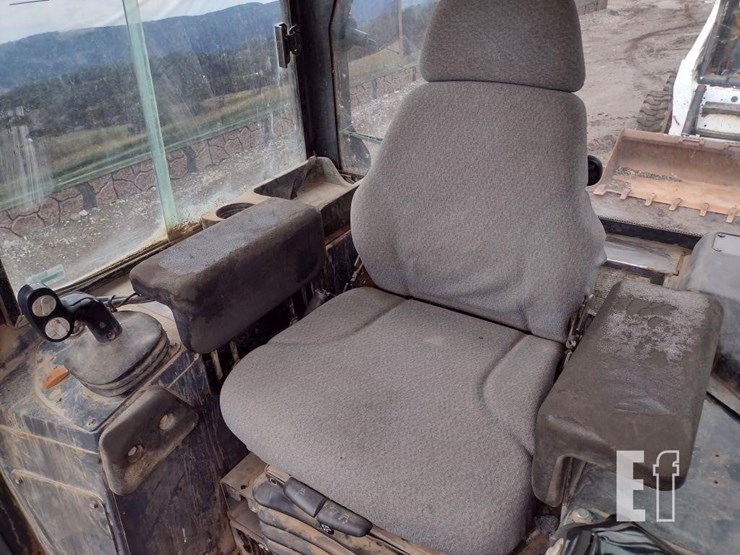 2007-deere-700j-xlt-image-9