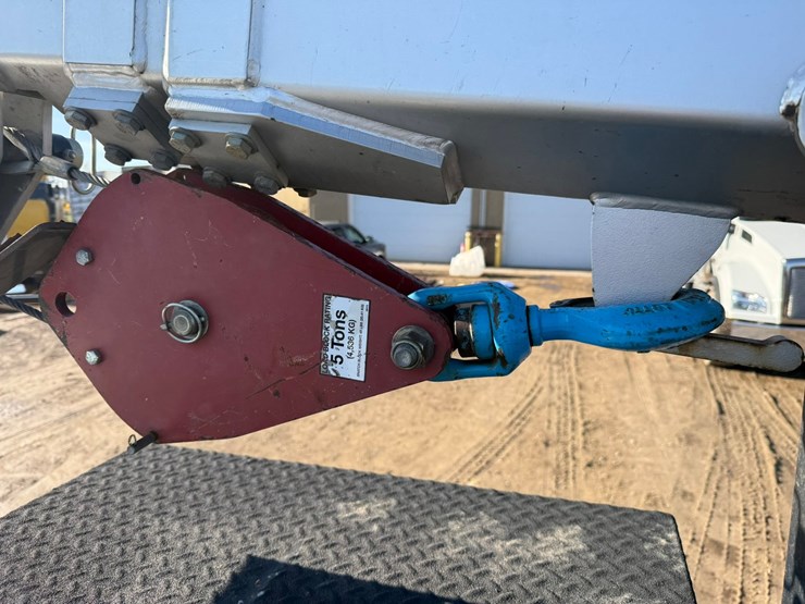 2017-ford-f550-xl-image-52