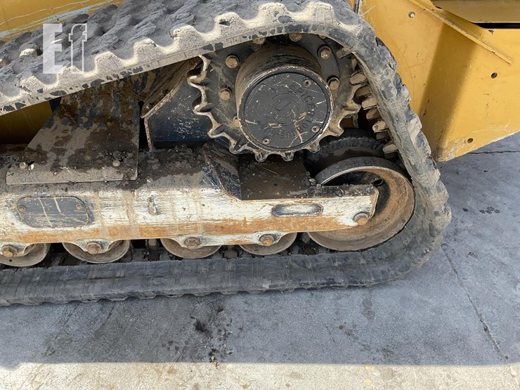 2022-deere-331g-image-9